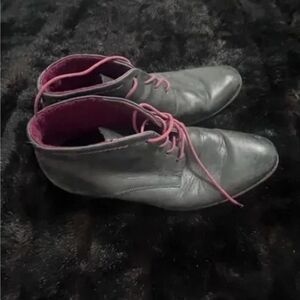 Polo boots with leather straps